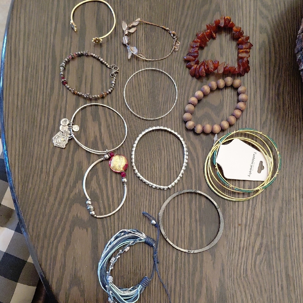 15 Bracelets Lot
